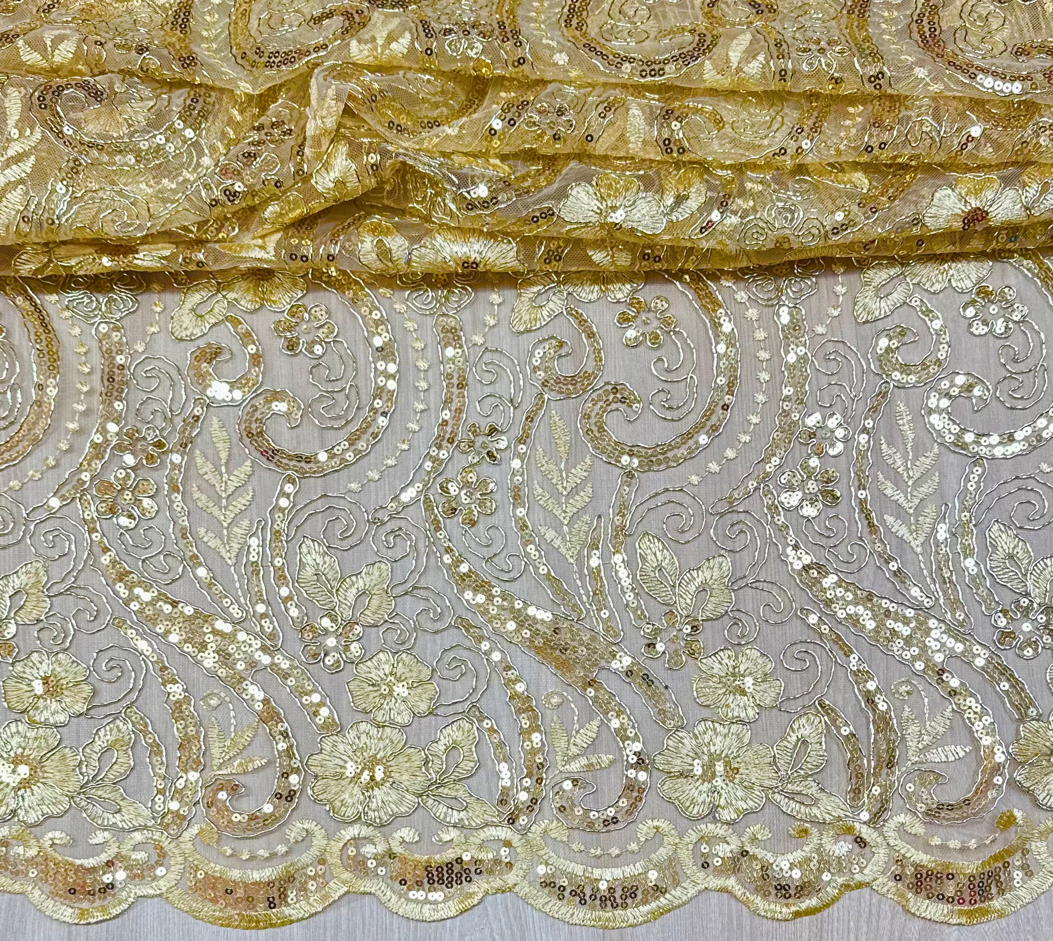 Tela Chantilly Con Lentejuela X Metro.