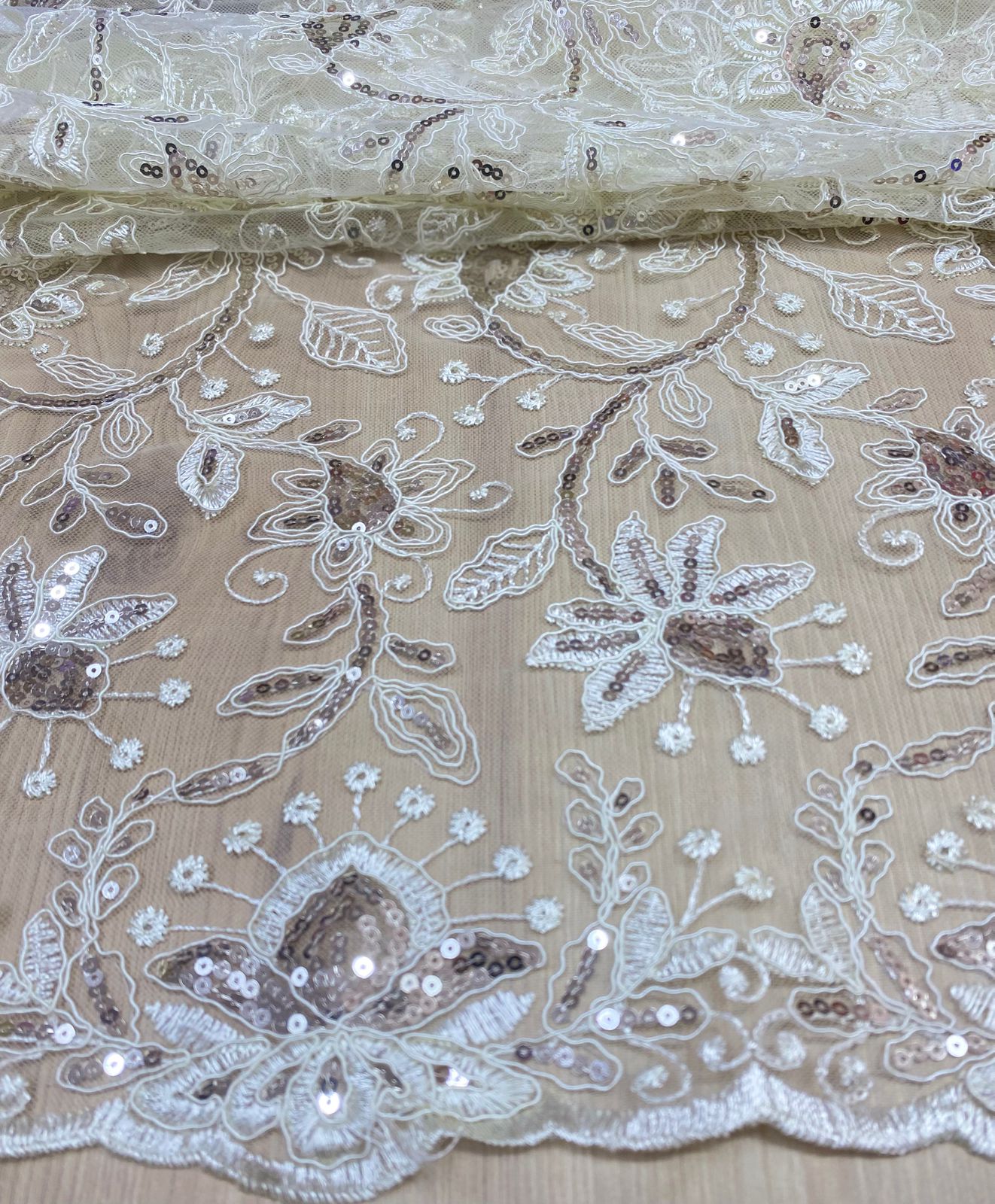 Tela Chantilly Con Lentejuela X Metro.
